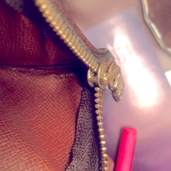 Authentic Louis Vuitton Key Pouch - Classic Monogram canvas - Picture 7 of 7